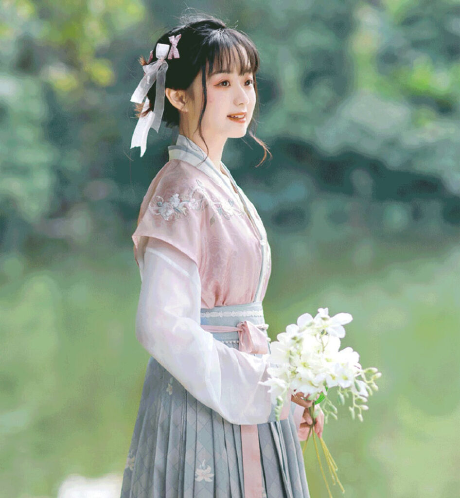 CULTURE TIPS 12【中国のZ世代に今ブームの服と言えば…】